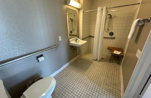 Ventura Hotel | Budget-Friendly Stay at Motel 6 Ventura, CA - Enjoy Pool & Spa