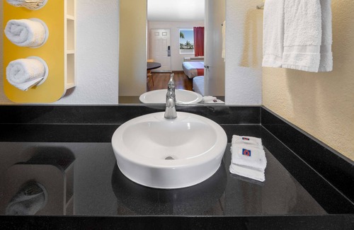 Ventura Hotel | Budget-Friendly Stay at Motel 6 Ventura, CA - Enjoy Pool & Spa