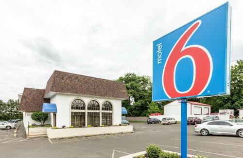 Warminster Hotel | Cozy Motel 6 in Warminster, PA: Pet-Friendly Retreat
