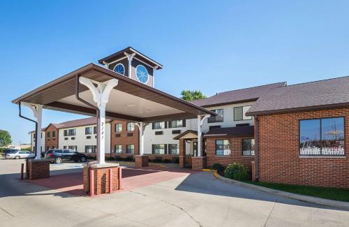 Waterloo Hotel | Budget-Friendly Motel 6 Near Crossroads Mall, Cedar Falls