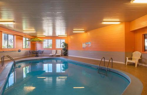 Waterloo Hotel | Budget-Friendly Motel 6 Near Crossroads Mall, Cedar Falls