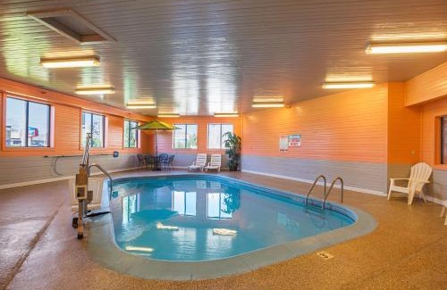 Waterloo Hotel | Budget-Friendly Motel 6 Near Crossroads Mall, Cedar Falls