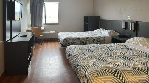 Waterloo Hotel | Budget-Friendly Motel 6 in Waterloo, IA with Pool & Pet Access