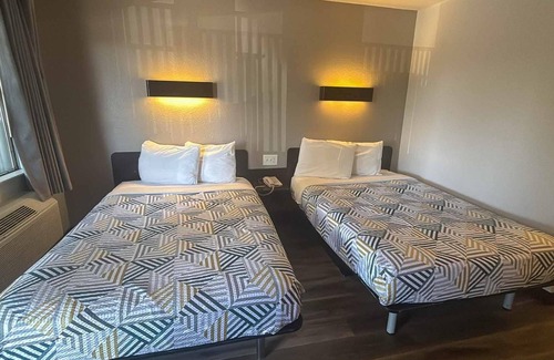 Watsonville Hotel | Comfortable Motel 6 Watsonville with Pool & Breakfast