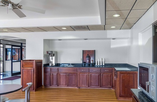 Waycross Hotel | Budget-Friendly Stay at Motel 6 Waycross GA with Breakfast