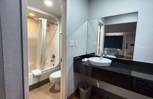 Webster Hotel | Discover Motel 6 Webster, TX - Your Gateway to NASA Lake