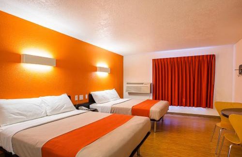 Wenatchee Hotel | Discover Motel 6-Wenatchee: Pet-Friendly with Pool Access