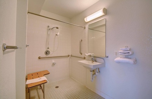 Wethersfield Hotel | Budget-Friendly Motel 6 Wethersfield, CT with Breakfast