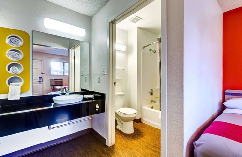 Arvada Plaza Area Hotel | Budget-Friendly Motel 6 Wheat Ridge - Family and Breakfast Perks