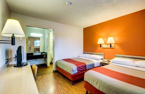 Arvada Plaza Area Hotel | Budget-Friendly Motel 6 Wheat Ridge - Family and Breakfast Perks