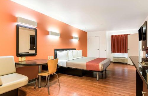 Wilkes-Barre Hotel | Budget-Friendly Motel 6 Wilkes Barre Arena with Great Amenities