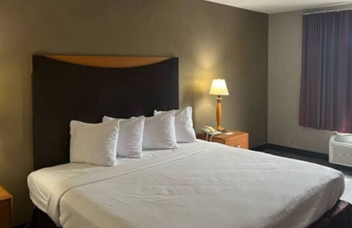 Williamstown Hotel | Budget-Friendly Motel 6 in Williamstown, WV with Breakfast