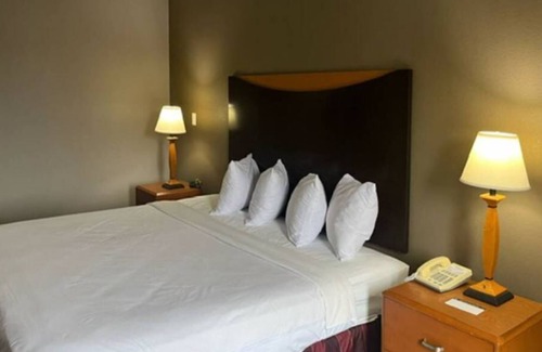 Williamstown Hotel | Budget-Friendly Motel 6 in Williamstown, WV with Breakfast