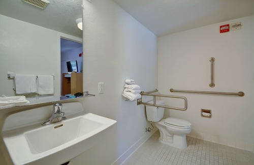 Windsor Locks Hotel | Budget-Friendly Stay at Motel 6 Windsor Locks, CT