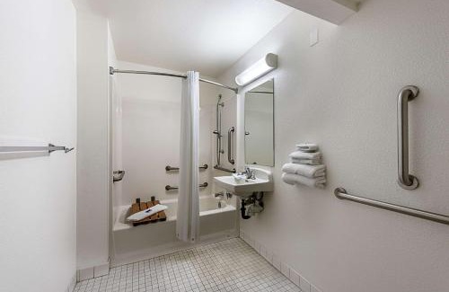 Winnemucca Hotel | Budget-Friendly Motel 6 in Winnemucca, NV with Pool
