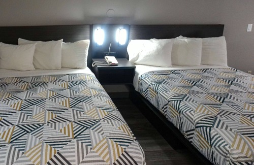 Winslow Hotel | Pet-Friendly Motel 6 in Winslow, AZ with Pool & Breakfast