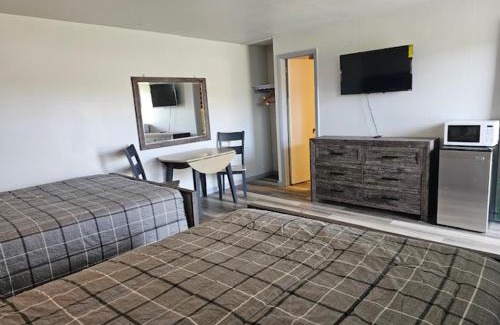 Dalton Hotel | Comfortable Stay at Motel 81: Pet & Child Friendly