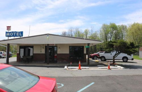 Dalton Hotel | Comfortable Stay at Motel 81: Pet & Child Friendly
