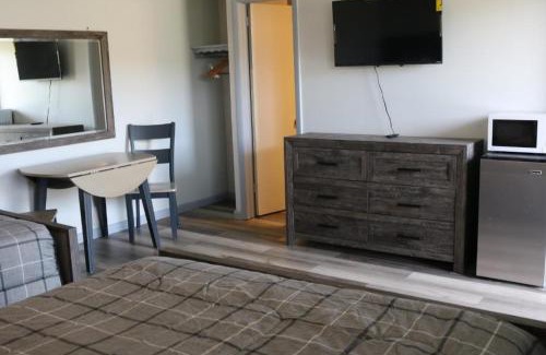 Dalton Hotel | Comfortable Stay at Motel 81: Pet & Child Friendly