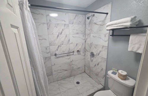 Bonanza Hotel | Cozy Motel 9: Rated 8/10 with Spa and Family Amenities