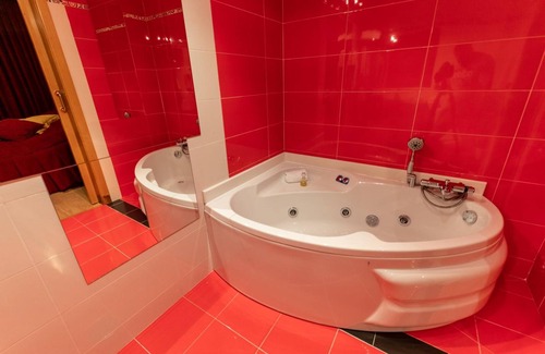 Camponaraya Hotel | Inviting Motel Acropolis: Top-Rated Stay with Spa Access