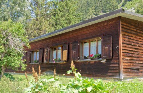 Bourg-Saint-Pierre Hotel | Pet-Friendly Motel Bivouac de Napoléon with Pool & Spa