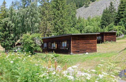 Bourg-Saint-Pierre Hotel | Pet-Friendly Motel Bivouac de Napoléon with Pool & Spa