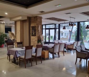 Vitez Hotel | Guest-Favorite Motel Bor: Pool, Hot Tub & Pet Friendly