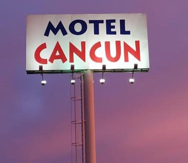 Ardon Hotel | Cozy Motel Cancun León: Pet Friendly & Family-Oriented Stay
