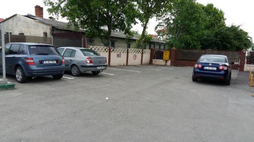 Tandarei Hotel | Convenient Stay at Motel Cargo with Breakfast & Kitchen