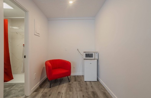 Brossard Hotel | Cozy Motel Champlain with Spa & Kitchen Amenities