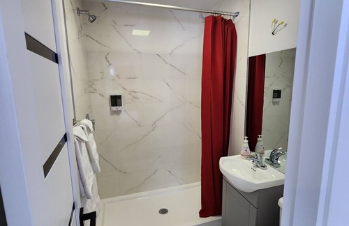 Brossard Hotel | Cozy Motel Champlain with Spa & Kitchen Amenities