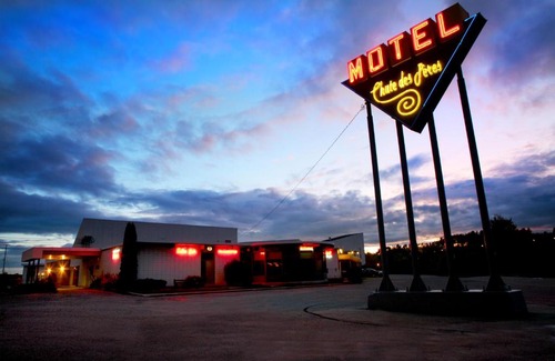 Dolbeau-Mistassini Hotel | Pet-Friendly Motel Chute des Pères with Breakfast & More