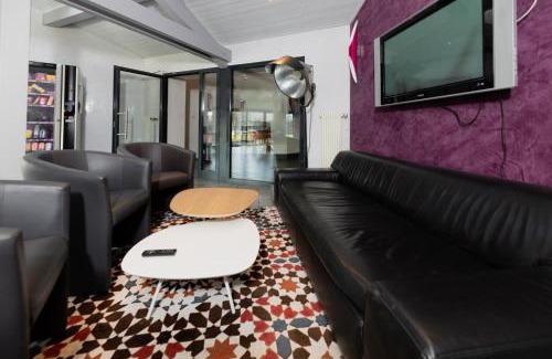 Ornex Hotel | Discover Comfort at Motel D'ornex with Family-Friendly Amenities