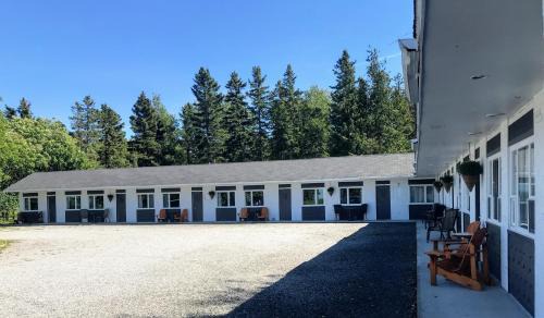 Le Bic Hotel | Inviting Motel de L'Anse et Camping Rimouski with Ocean View