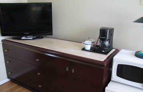 Magog Hotel | Family-Friendly Getaway at Motel de l'Outlet with Pool
