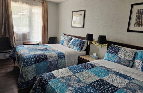 Magog Hotel | Family-Friendly Getaway at Motel de l'Outlet with Pool