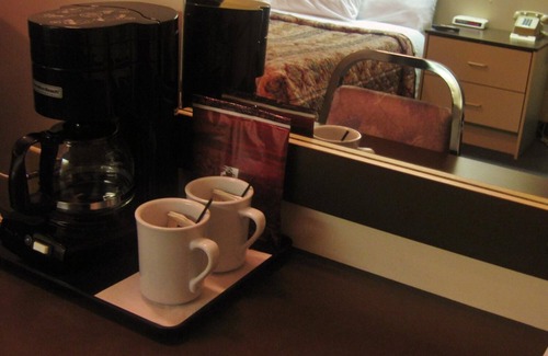 Magog Hotel | Cozy Retreat at Motel de la Pente Douce with Breakfast