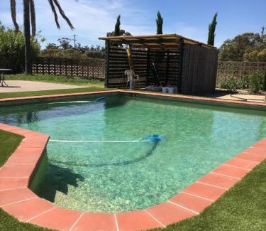 Dimboola Hotel | Discover Motel Dimboola: Family-Friendly with Pool Access