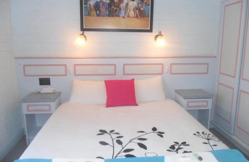 Dimboola Hotel | Discover Motel Dimboola: Family-Friendly with Pool Access