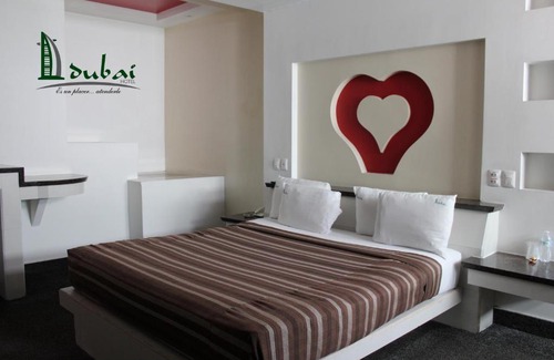 Carlos Pacheco 4 Hotel | Cozy Comfort at Motel Dubái Ensenada with Hot Tub & Breakfast