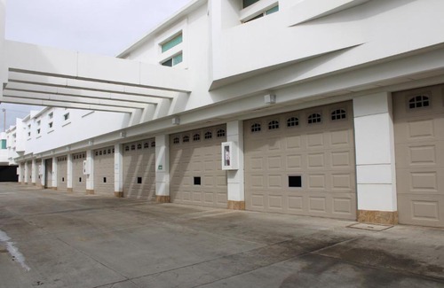 Carlos Pacheco 4 Hotel | Cozy Comfort at Motel Dubái Ensenada with Hot Tub & Breakfast