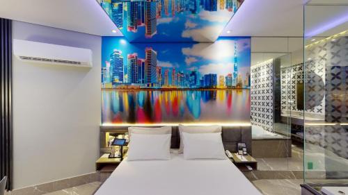 Caicaras Hotel | Discover Motel DUBAI BH: Pool, Breakfast & Hot Tub Awaits