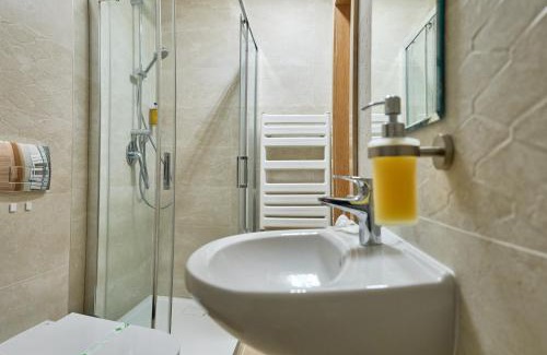 Ramnicu Sarat Hotel | Inviting Hotel Eden: Family-Friendly with Breakfast Included