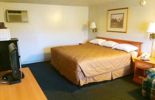 Edgewood Hotel | Budget-Friendly Motel Edgewood with Family Amenities