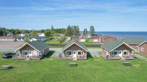Petit-Rocher Hotel | Motel et Chalets l'Acadien sur mer