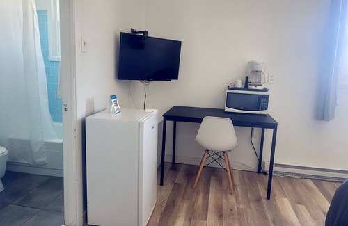 Salaberry De Valleyfield Hotel | Comfort and Convenience at Motel Grande ile with Breakfast