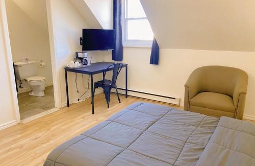 Salaberry De Valleyfield Hotel | Relax at Motel Grande Ile with Pet-Friendly Amenities