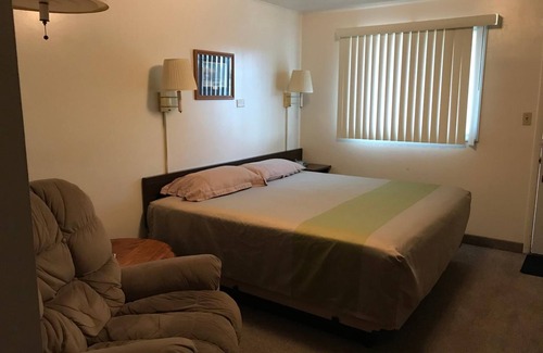 Chadron Hotel | Budget-Friendly Motel Grand with Breakfast and Family Amenities