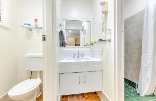 West Tamworth Hotel | Tranquil Oceanfront Escape at Motel Grande, 4-Star Rated